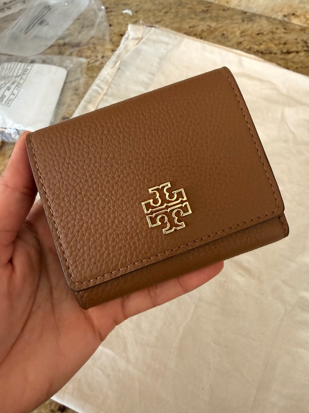 New Tory Burch Britten Leather Bifold Wallet In Moose Color